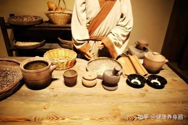 中医药疫情最新进展：防控策略、临床应用及未来展望