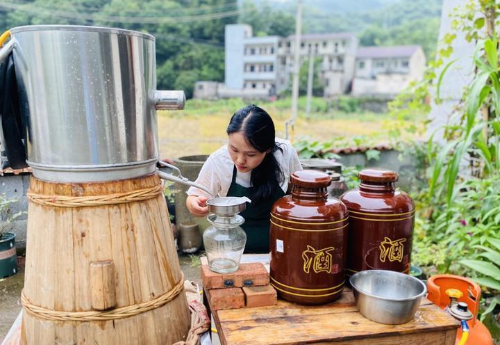 村花的最新动态：从传统印象到现代演变的深度解读